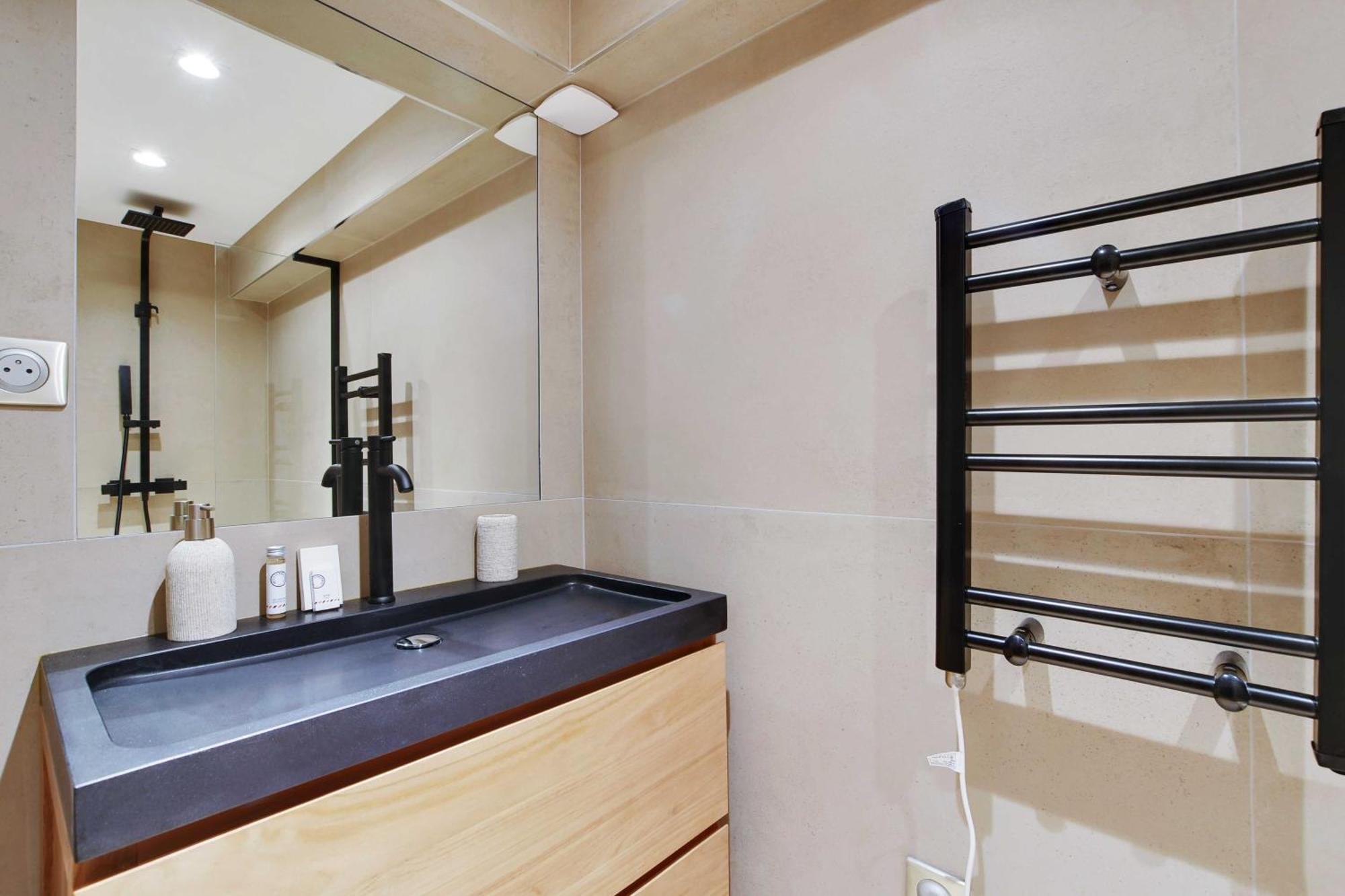 Apartment Spacious - 2br- 6p - Grandes-carrieres